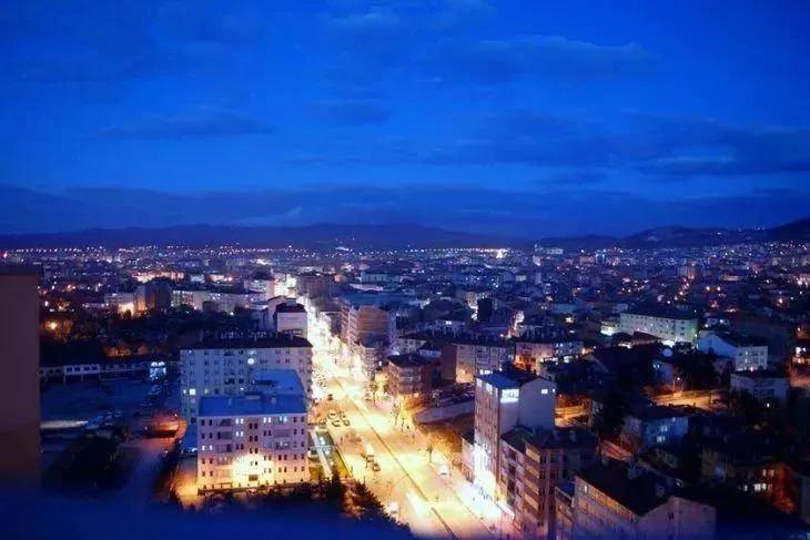 <p><strong>ÇORUM</strong></p>

<p>Erkek: 75.6</p>

<p>Kadın:  81.1</p>

<p>Genel Ortalama: 78.3</p>
