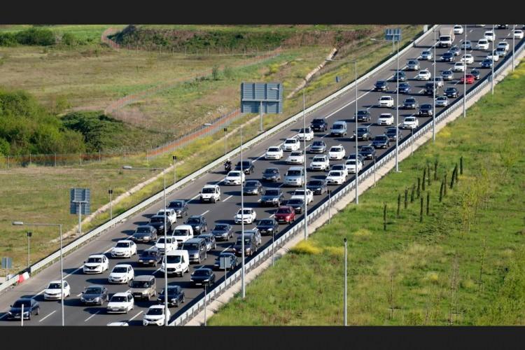 <p>İl Jandarma Komutanlığı trafik ekipleri ulaşımın aksamaması için kontrollerini aralıksız sürdürüyor.</p>
