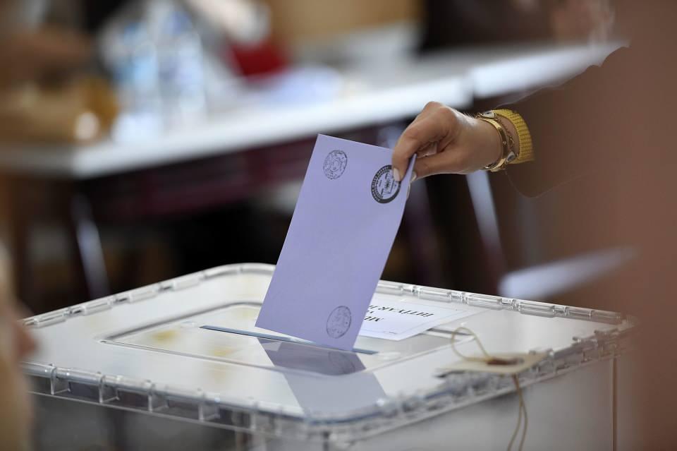 <p>Yüksek Seçim Kurulu (YSK) 14 Mayıs 2023 seçimlerinde aday gösterilen 28. Dönem Milletvekili kesin aday listesini yayımladı. İşte siyasi partilerin il il gösterdiği milletvekili adaylarının kesinleşmiş son listesi...</p>
