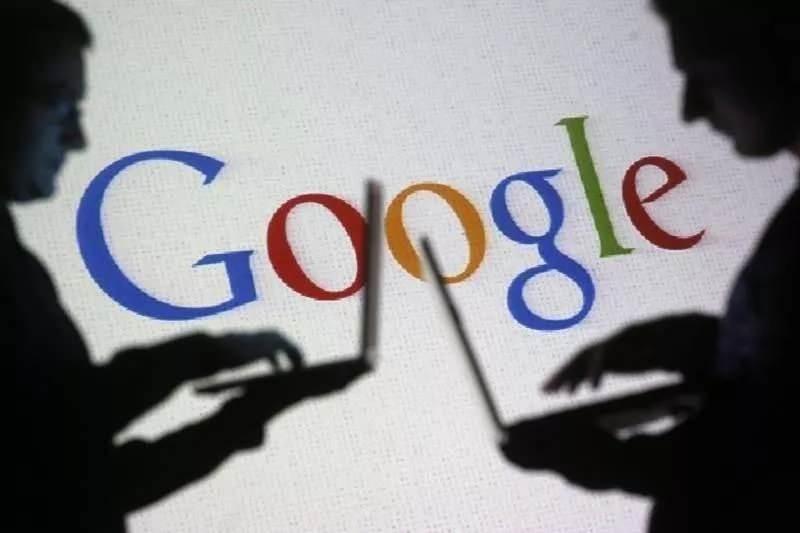 <p><strong>GOOGLE'IN İLK ADINI BİLİYOR MUSUNUZ?</strong></p>

<p>Bugüne neredeyse hayatımızın her alanında olan internet devi Google'ın ilk adı 'BackRub'dı. </p>

<p>Kurucular Larry Page ve Sergey Brin 15 Eylül 1997 yılında platformun adını Google'a çevirerek resmi kaydını da bu isimle yaptı.</p>

<p> </p>

