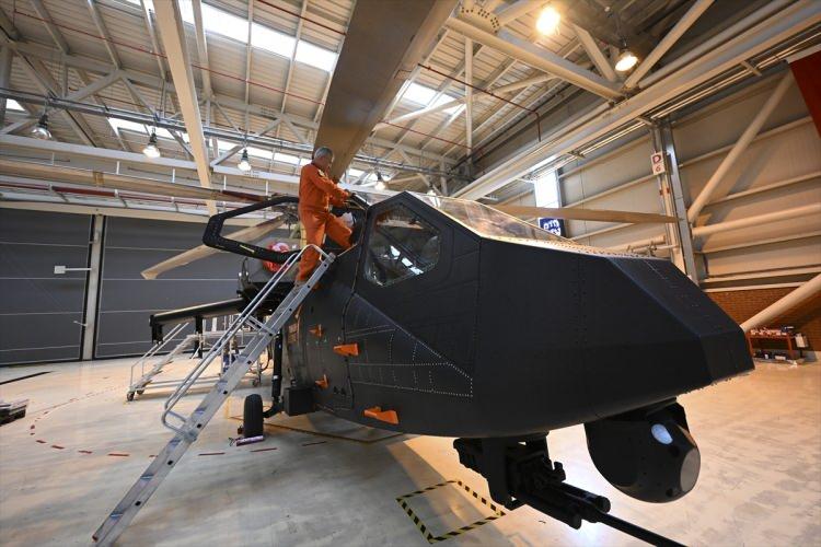<p>Biz helikopterlerimize numara veriyoruz başlangıçta. Bunun numarası T-925. "T" Turkish-TUSAŞ diyebilirsiniz. 9 kaç ton olduğunu, 2 motor sayısını, 5 de kaç palli olduğunu gösterir.</p>