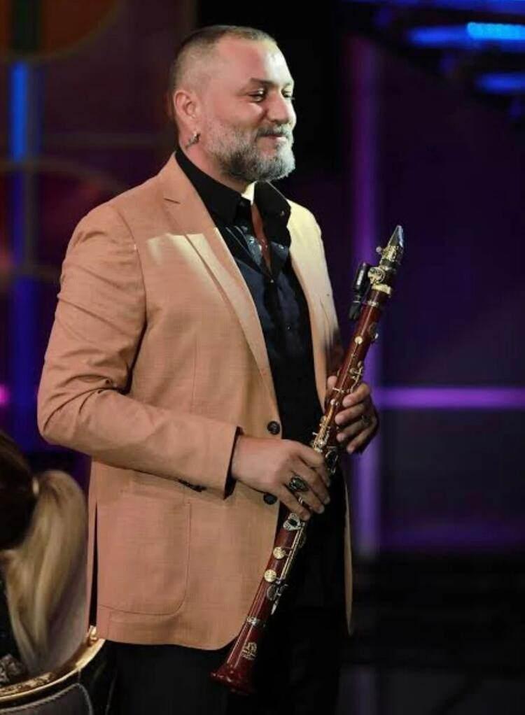 <p><strong>Kanal D&rsquo;deki &lsquo;Şarkılar Bizi S&ouml;yler&rsquo;in sunucularından H&uuml;sn&uuml; Şenlendirici hastalığı nedeniyle bir s&uuml;re programa ara vermişti. Şenlendirici&nbsp;ara verdiği programa geri d&ouml;nd&uuml;.</strong></p>

<p>&nbsp;</p>
