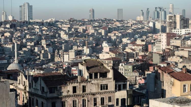 <p><strong>Fazla başvuru olması durumunda ne yapılacak?</strong></p>
<p> </p>
<p>Fazla başvuru olması durumunda dönüştürülecek yapılar kura ile belirlenecek. Kura sonucunda seçilemeyen başvurular, bir sonraki etap için öncelikli olacak şekilde sıralandırılacak.</p>
