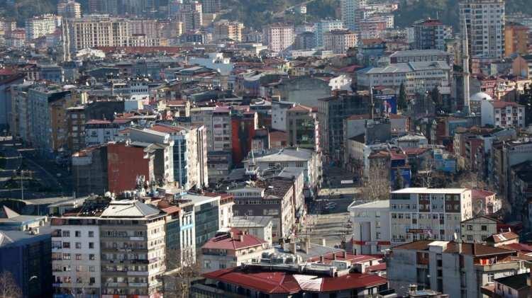 <p><strong>Binanın dönüşümü için tüm konut sahiplerinin onayı gerekiyor mu?</strong></p>
<p> </p>
<p>2/3 çoğunluğu sağlayan kat malikleri ile ilçelerde kurulacak irtibat ofislerinde ilgili sözleşmeler yapılacak ve dönüşüm süreci başlatılacak.</p>
<p> </p>