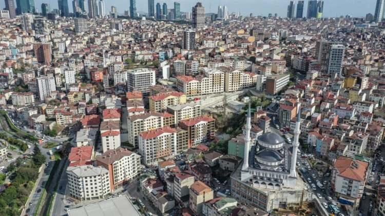 <p><strong>Kapalı otopark yapılacak mı?</strong></p>
<p> </p>
<p>Parselin yürürlükteki imar planı şartları dikkate alınarak anlaşma sağlayan ev sahiplerinin kararına göre belirlenecek.</p>