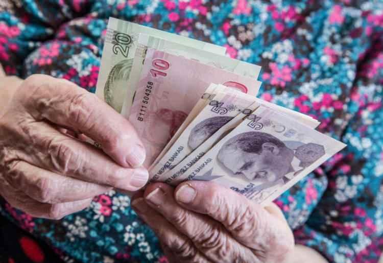 <p>Türkiye gazetesinin haberine göre; her emeklinin alacağı refah payı, maaş miktarına göre değişecek. Böylece, ‘kademeli refah payı’ formülü uygulanmış olacak. </p>
