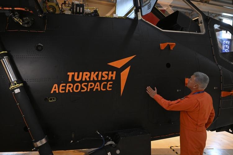 <p>Pilotların hedef bölgesine girmeden uzaktan hedefi etki altına alabileceği 20 kilometrelere varan tanksavar füzelerimiz olacak. </p>