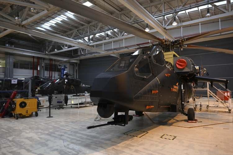 <p>Ateş, bundan sonraki süreçte her uçuşta daha da zarfı açarak, genişleterek helikopterin uçuş kabiliyetlerinin artırılacağını ifade etti. İrtifa ve hız limitlerinin artırılarak ilerleneceğini dile getiren Ateş, testler sonucunda tüm uçuşun icra edilebileceği zarfa ulaşılacağını kaydetti.</p>
<p> </p>