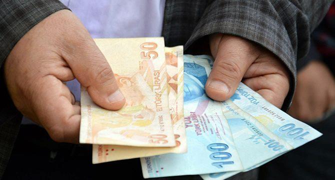<p>Temmuz ayında yapılacak TÜFE zamlarının bütün emekliler için geçerli olacağını ifade eden Ergün “Temmuz ayındaki bu artıştan en fazla yararlanacak emekli grubu ise 7 bin 500 lira üzerinde aylık alanlar olacak. Tahminen yüzde 25 civarında bir zam alacaklar. Bunun üzerine refah payı eklenmesi ve bunun da mevcut yasal düzenlemeye dönüştürülmesi yerinde olacaktır. Çünkü mevcut yasal düzenlemede refah payı bulunmuyor” diye konuştu.</p>