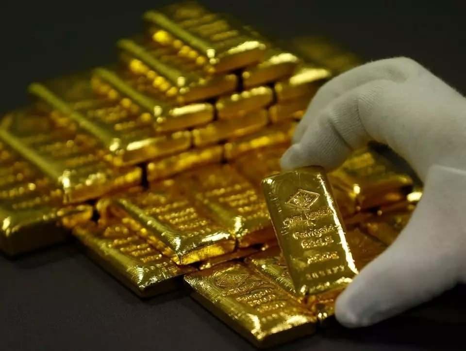 <p><strong>OKYANUSLARDA KAÇ TON ALTIN BULUNUYOR?</strong></p>
<p>Okyanuslar yaklaşık 20 milyon ton altın bulundurmaktadır.</p>
<p> </p>