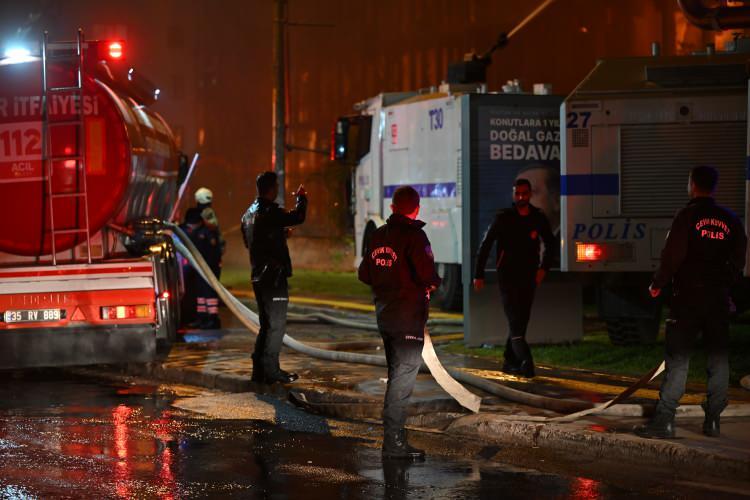 <p>Bakan Koca, "6 kişi dumana maruz kalmış, 1 kişinin ayağında burkulma olmuştur. Gerekli tıbbi müdahaleler yapılmıştır, her birinin durumu iyidir." bilgisini paylaştı.</p>