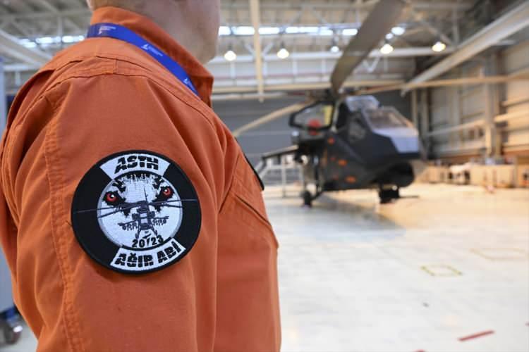 <p>Roketsan tarafından üretilip entegre edilecek. Bundan sonraki süreçte uçuşlarını yapıp uçuş zarfını genişlettikten sonra artık silah, füze entegrasyonuna başlayacağız. Silahların testlerini yapacağız. Dolayısıyla Türkiye, TUSAŞ olarak ne kadar gurur duysak az. Bu helikopterimiz milletimize inanılmaz bir güç katacak."</p>
<p> </p>