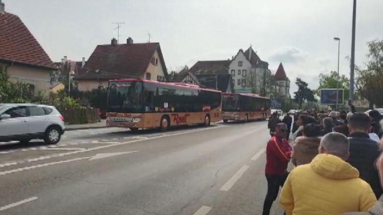<p>Fransa’nın doğusunda bulunan İsviçre ve Almanya sınırı yakınlarındaki Mulhouse kentinde Türk seçmenler, Cumhurbaşkanı ve 28'inci Dönem Milletvekili Genel Seçimleri için oy vermek üzere sıraya girdi.</p>