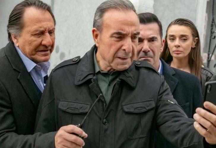 <p><strong><span style="color:#000000">Ardından yapılan açıklamada Zafer Ergin, İlker İnanoğlu, Özgür Çoban, Kerimhan Duman ve Ozan Çobanoğlu gibi oyuncularla Arka Sokaklar'ın yeni sezonu için anlaşma sağlandı.</span></strong></p>
<p> </p>