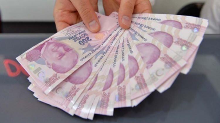<p>Ancak asgari ücret üzerinde enflasyona ek olarak ilave bir refah payı beklentisi de var. Yüzde 30 seviyesine tamamlanması beklentisi hakim olan yeni asgari ücretin bu hesap ile 11.057 liraya yükselme ihtimali bulunuyor.</p>
<p> </p>