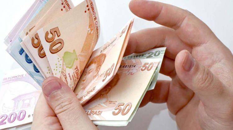<p><strong>ÖZEL SEKTÖR ÇALIŞANLARININ DA MAAŞLARINI ARTIRACAK</strong></p>
<p> </p>
<p>Çalışanlarını enflasyona karşı korumak isteyen birçok şirket geçtiğimiz yıl yapılan asgari ücret artışı sonrası ek zam yapmıştı. Bu yıl da asgari ücretin yeniden belirlenmesi sonrasında özel sektörde de maaşlar genel seviyesinin yükselmesi bekleniyor.</p>
