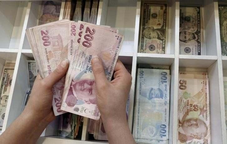 <p>Öncelikle asgari ücret seviyesinde maaş alanlar için artış yapılırken daha sonra üstünde ücreti olanların aylıkları da yukarıya çekiliyor. Bu arada asgari ücretten vergi alınmaması ve asgari ücret üzerinde maaşı olanlarında bu muafiyetten yararlanması şirketler açısından önemli bir destek oluyor.</p>
<p> </p>
