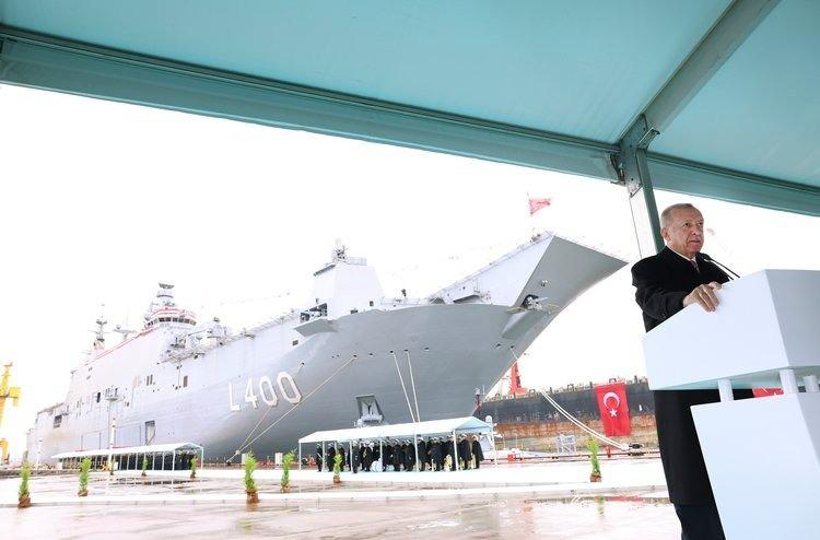 <p><strong>10 NİSAN-TCG ANADOLU GEMİSİ</strong></p> <p>Dünyanın ilk SİHA gemisi özelliğindeki TCG Anadolu, 10 Nisan'da Tuzla Sedef Tersanesi'nde düzenlenen törenle teslim edildi.</p> <p>Törene katılan Erdoğan, "Bu gemiyi, Türkiye Yüzyılı'nda lider ve dünyada söz sahibi ülke konumumuzu perçinleyecek bir sembol olarak görüyoruz." ifadelerini kullandı.</p> 