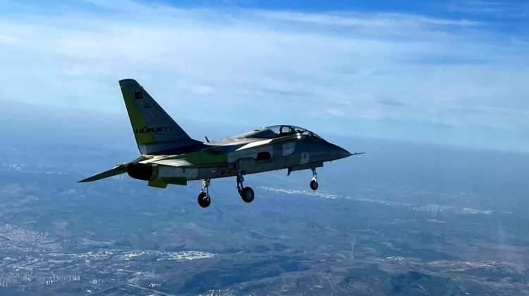 <p>Hürjet'in, Türk Hava Kuvvetlerinin jet eğitim uçağı olarak kullandığı T-38 uçaklarının yerine hizmete girmesi ve savaş pilotlarının yetiştirilmesi hedefleniyor.</p>
