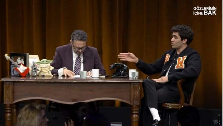 <p><strong>İbrahim Selim, Mert Ramazan Demir'e "Kaşlarını alıyor musun?" diye sordu.</strong></p>
<p> </p>