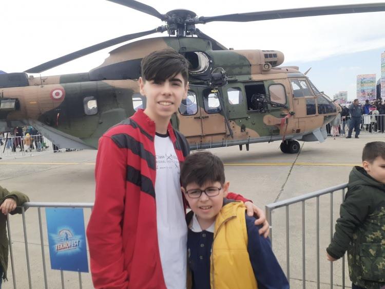 <p>Her yaştan insanların katılım sağladığı Teknofest'te yerli ve milli teknolojiler coşku ve sevinçle inceledi.</p>
