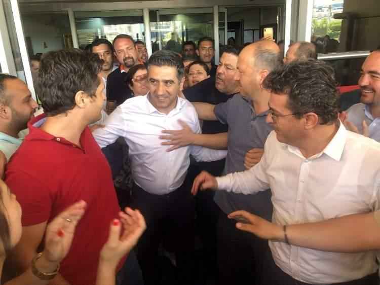 <p>Villanın rayiç değerinin 3 milyon 750 bin lira olduğu, alım satım ile rayiç bedeli arasındaki 3 milyon 400 bin liralık farkın hayatın olağan akışına uygun olmadığı iddianamede yer aldı.</p>