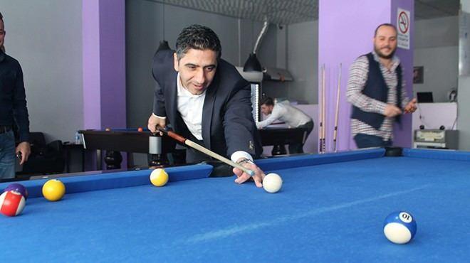 <p><strong>KAYINPEDERİ VİLLAYI KISA SÜRE SONRA 8.5 KATINA SATMIŞ</strong></p>
<p> </p>
<p>İddianamede Menderes eski Belediye Başkanı Mustafa Kayalar, eşi Aslı Kayalar ve kayınpederi Ruhi Durak'ın banka kayıtları ve tapu dökümleri de yer aldı. </p>