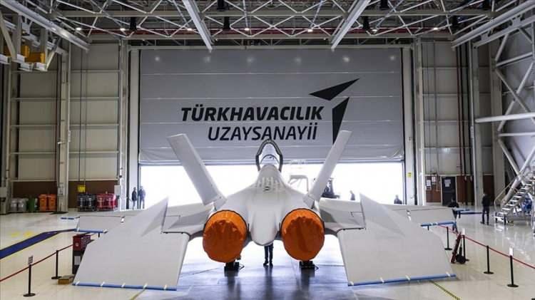 <p>Türkiye'nin en büyük projelerinden olan MMU geçen ay taksi yapmıştı. Milli Muharip Uçak'ın 2028'de kullanılmaya başlanacak. Türkiye MMU ile birlikte 5'inci nesil savaş uçağı yapan 4 ülkeden biri oldu</p>