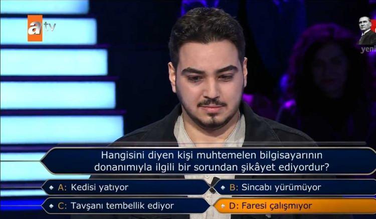 <p><span style="color:#800000"><strong>Kim Milyoner Olmak İster'de bu hafta yarışmacı Ali Eren Şeker isimli yarışmacı, henüz ilk sorularda joker kullandı. Yarışmacının karşısına ikinci soruda, Türk alfabesiyle ilgili soru çıktı. Heyecanlanan yarışmacı elenmekten son anda kurtuldu. İşte Kim Milyoner Olmak İster'e damga vuran o an!</strong></span></p>