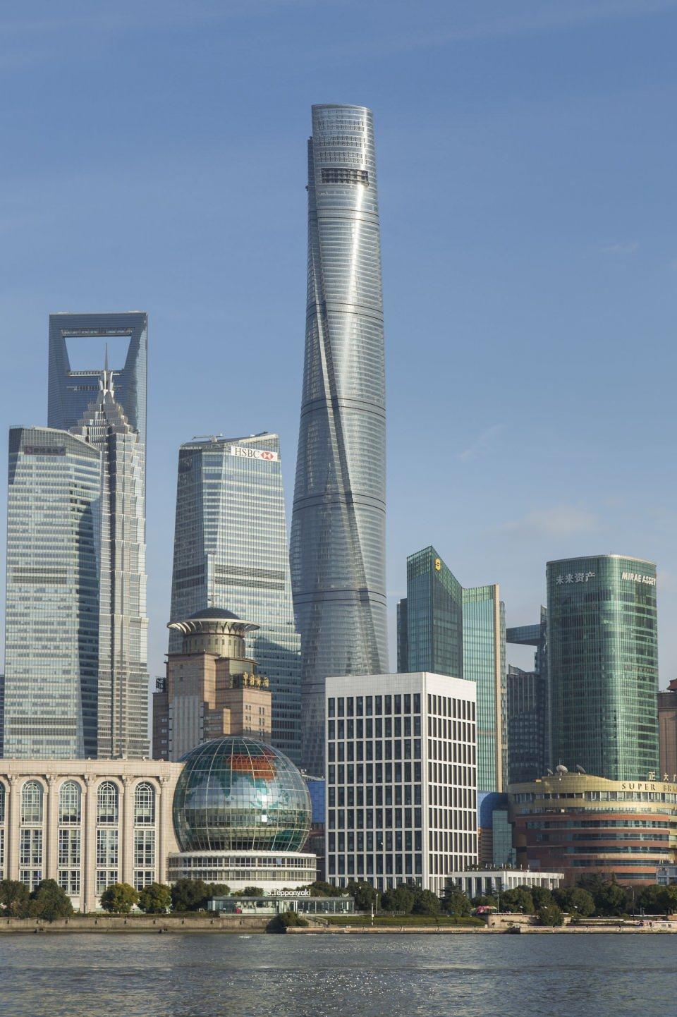 <p><strong>2- Shanghai Tower</strong></p>
<p>Çin - Shanghai (2015)</p>
<p>632 metre yüksekliğinde ve 128 kat bulunuyor</p>