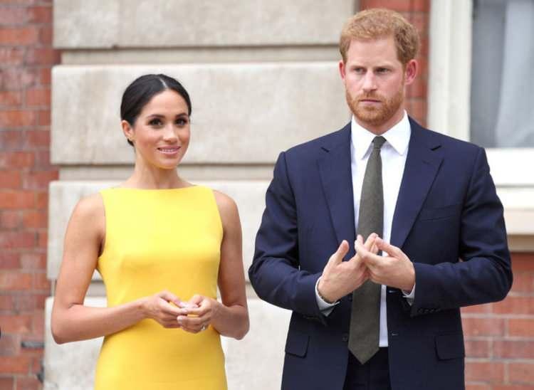 <p><span style="color:#000000"><strong>Oğlunun ten rengi hakkında yapılan acımasız yorumlara karşı öfkesi dinmeyen Markle, endişelerine tatmin edici bir yanıt alamadığını söyleyerek Kral ile iletişime geçti.</strong></span></p>