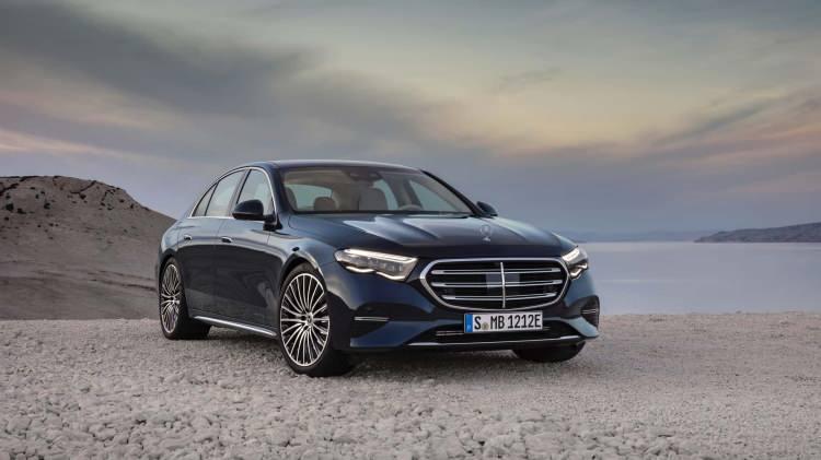 <p>Yapılan açıklamaya göre, E180, 167 beygir gücünde (25 kW) içten yanmalı benzinli motorun yanı sıra, 22 beygir gücünde (17 kW) elektrik motoruyla, dünya üzerinde sadece Türkiye’de sunulacak.  </p>

<p> </p>

<p> </p>

<p> </p>

<p> </p>
