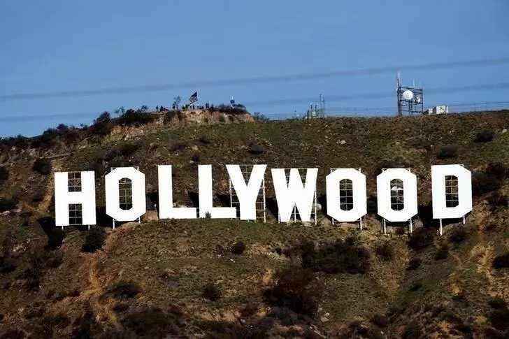 <p>Dünyada her yıl en çok film çeken ülke sanılanın aksine ABD değil Nijerya.</p>
<p>Ülkedeki film endüstrisine verilen isim ise Nollywood. Ülkede haftada ortalama 50 film çekiliyor. </p>