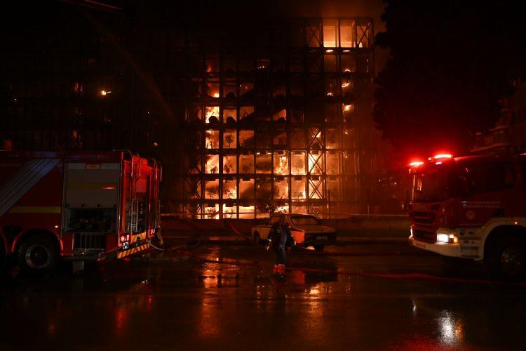 <p>An itibarıyla herhangi bir yaralı ve can kaybı bilgisinin bulunmadığı kaydedilen açıklamada, "Olaydan etkilenen tüm vatandaşlarımıza geçmiş olsun dileklerimizi sunuyoruz. Gelişmeleri takip ediyoruz." ifadeleri kullanıldı.</p>