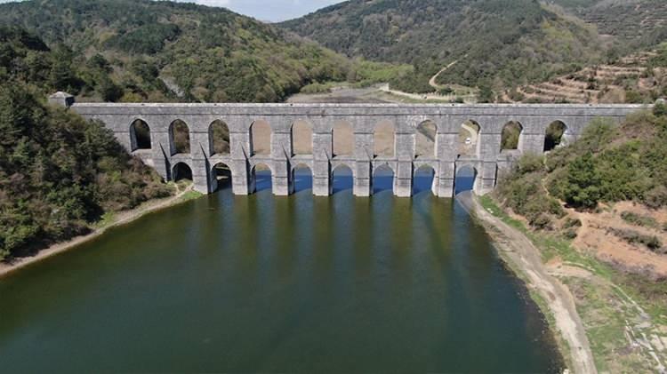 <p>GÜNCEL : İstanbul 27 Nisan Perşembe günü itibariyle barajların doluluk oranı %46.67 olarak açıklandı. Matematiksel olarak açıklamak gerekirse barajların yaklaşık yarısı yani 2'de 1'i doludur.</p>

<p> </p>
