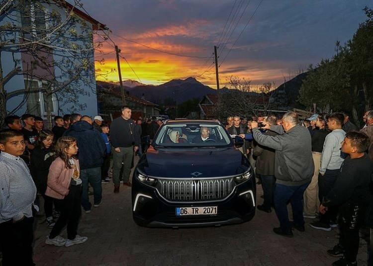 <p>Mevcut şartlarda, fiyatı 400 bin TL'ye kadar otomobillerde yüzde 70 kredi kullanımı ve 48 ay vade yapılıyor. </p>