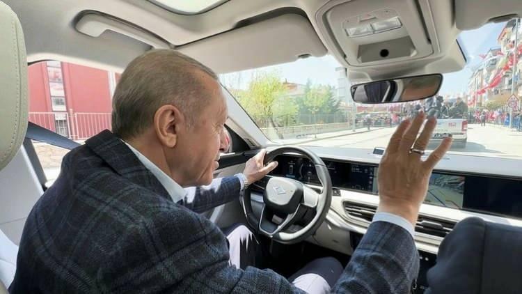 <p>Şu anda Ziraat Bankası'nda taşıt kredisi faizi yüzde 1.65. Vakıfbank'ta yüzde 1.61. Halkbank'ta ise yüzde 1.59 seviyesinde.</p>
