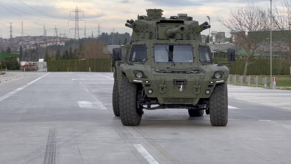 <p>Türk savunma sanayisi bünyesinde geliştirilen AKREP II 4x4 yeni nesil zırhlı araç, seri üretime hazırlanıyor.</p>

<p> </p>
