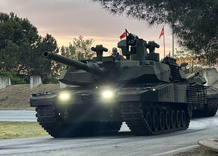<p><span style="color:rgb(178, 34, 34)"><strong>"Tarihi bir an"</strong></span></p>

<p> </p>

<p>Savunma alanında haberlere imza atan <strong>"Bulgarian Military"</strong> adlı internet sitesi, <strong>"Türk Silahlı Kuvvetleri'ni tarihi bir an bekliyor" </strong>diye yazdı.</p>
