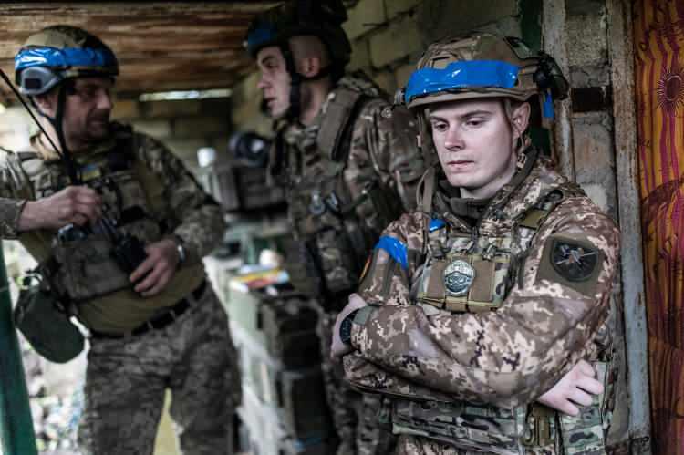 <p>Gumenyuk, yerel televizyon programında yaptığı konuşmada, Sivastopol’daki petrol depolama tesisinde dün meydana gelen patlamadan sonra endişeli olan Rus askerlerin aile üyelerini tahliye etmeye çalıştıklarını ileri sürdü.</p>