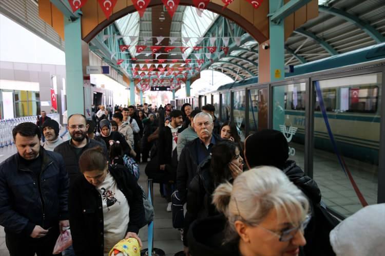 <p>Aslen Sivaslı olan ve Fransa'da yaşayan Lütfullah Dargın da gurur verici bu hizmeti hayata geçirenlere teşekkür etti.</p>
