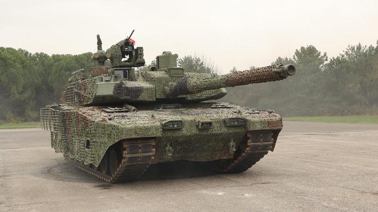 <p>Türkiye'nin üçüncü nesil ana muharebe tankı Altay, Türk Silahlı Kuvvetleri'ne (TSK) teslim edildi.</p>
