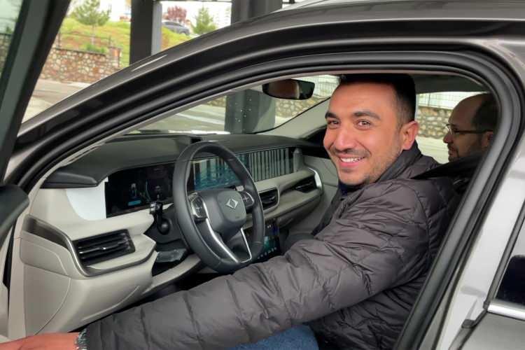 <p>Turgay Akgün, <strong>''Bizde ilk 10’da olabilmenin mutluluğunu yaşıyoruz. Müthiş bir araba. Sahip olmak isteyen herkes umarım sahip olur. Emeği geçen herkesin eline sağlık. Hiç ses yok. Sadece müzik sesi var.</strong></p>
<p> </p>
