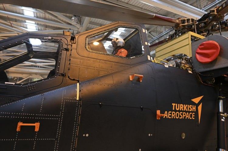<p> Bu şekilde yola çıktık ama Silahlı Kuvvetlerimizin ihtiyaçları, istekleri doğrultusunda biraz daha büyüdü, 11,5 tona çıktı helikopterimiz ve dünyanın en büyük helikopteri oldu. Şu anda uzunluk açısından dünyanın en büyük taarruz helikopteri olduğunu söyleyebiliriz."</p>
<p> </p>