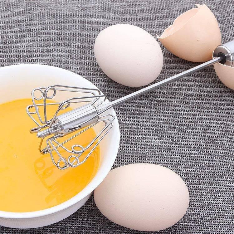 <p><span style="color:#800000"><strong>Sağlıklı beslenmenin temel gıdalarından yumurtanın akı doğru yapılmadığında ney yazık ki çöpe gidebilir. Yumurtanın akını çırparken dikkat edilmesi gereken bazı noktalar var. Peki yumurta akı nasıl çırpılmalı? İşte, yumurta çırpmanın püf noktaları... </strong></span></p>
