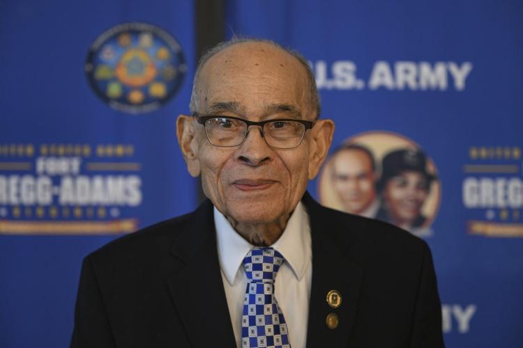 <p>Yeni düzenlemeyle, 94 yaşındaki Gregg aynı zamanda, modern ordu tarihinde kendi adını taşıyan bir tesise sahip yaşayan ilk Amerikan askeri ve aynı zamanda Afro Amerikalı olma unvanını kazandı.</p>
