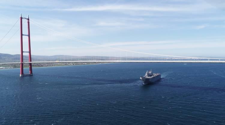 <p>Türk Silahlı Kuvvetlerinin en büyük savaş gemisi, yerli ve milli üretim TCG Anadolu, Çanakkale Boğazı'na giriş yaptı. </p>

<p> </p>
