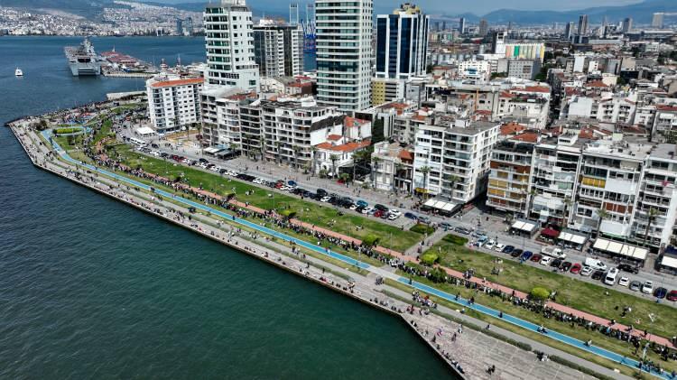 <p>Uçuş güvertesinin yer aldığı gemiye aynı anda 6 helikopter iniş ve kalkış yaparken SİHA'lar da konuşlanabiliyor. 1200 askeri personelin bulunduğu TCG Anadolu'da, 30 yataklı hastane ve 2 ameliyathane yer alıyor.</p>