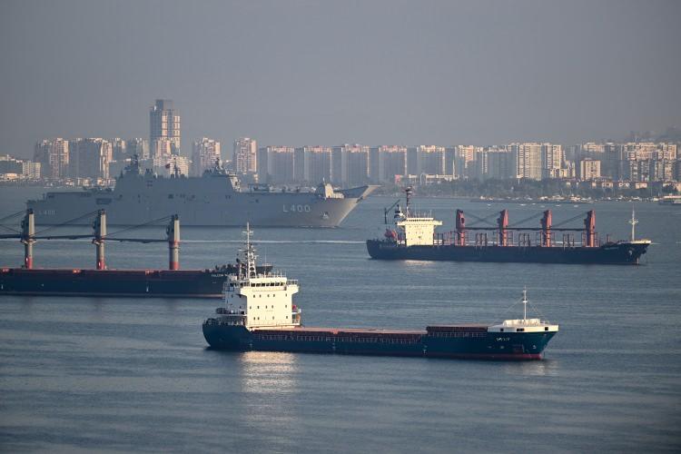 <p><strong>TCG Anadolu</strong></p>

<p>Tuzla'daki Sedef Tersanesi'nde inşa edilen TCG Anadolu, 230 metre uzunluk, 32 metre genişlik ve 9 bin 200 metrekare büyüklüğe sahip.</p>
