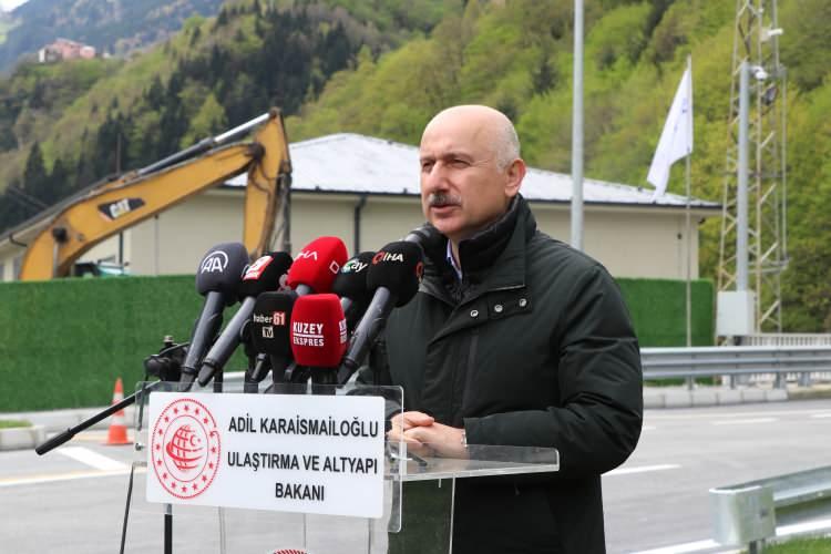 <p>Cumhurbaşkanı Erdoğan`ın liderliğinde geçen son 21 yıl boyunca tüm ulaşım stratejilerini, küresel eğilimleri dikkate alarak yaptıklarına işaret eden Karaismailoğlu, sözlerini şöyle sürdürdü:</p>